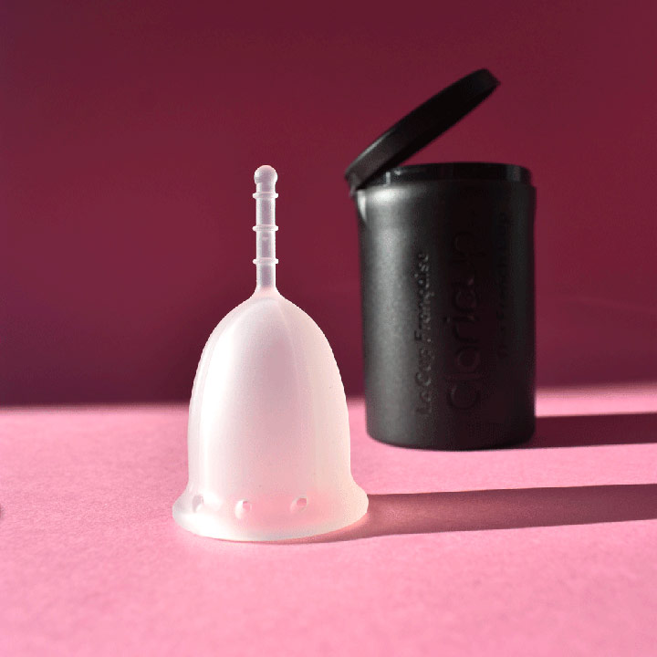 coupe menstruelle Claricup transparente et stérilisateur